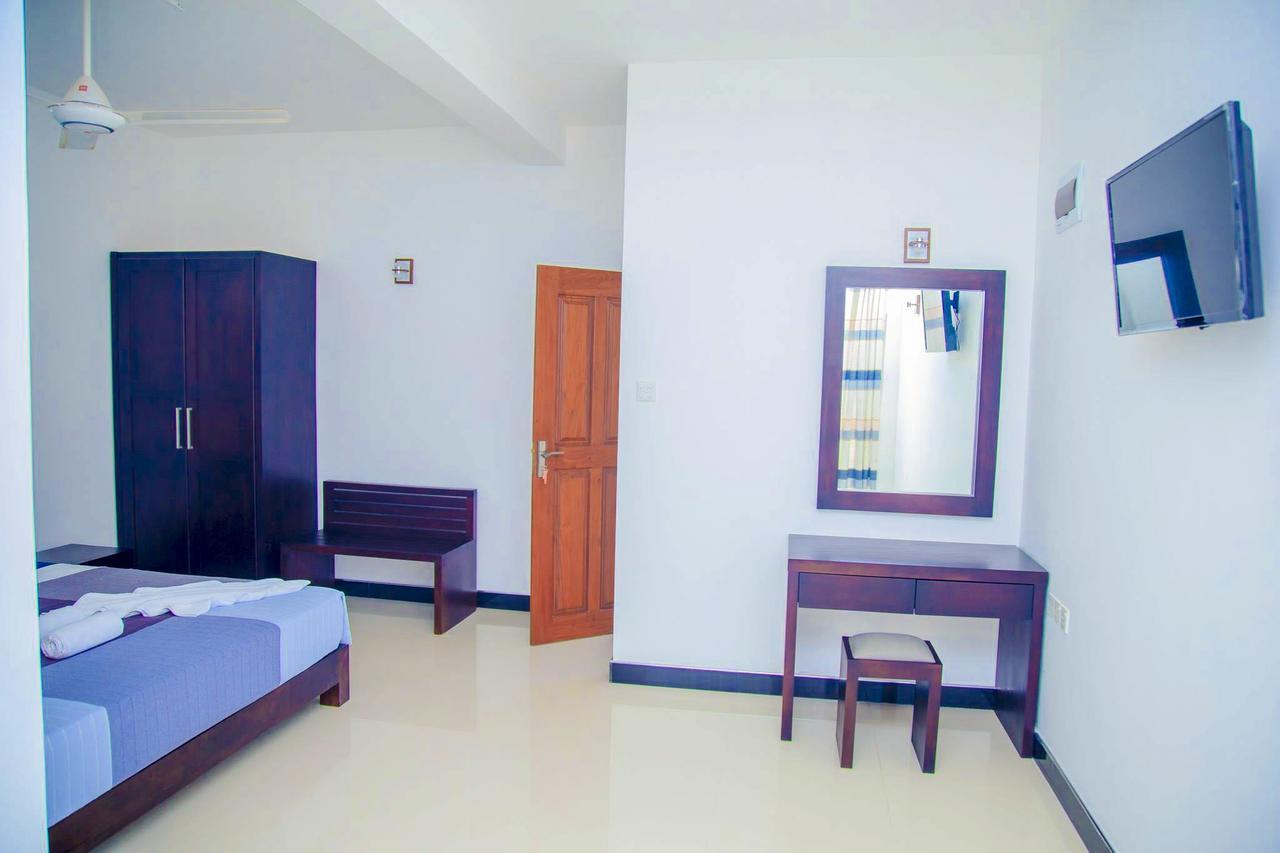 Ruki Sea Reach Hotel Kudapaduwa Exterior photo
